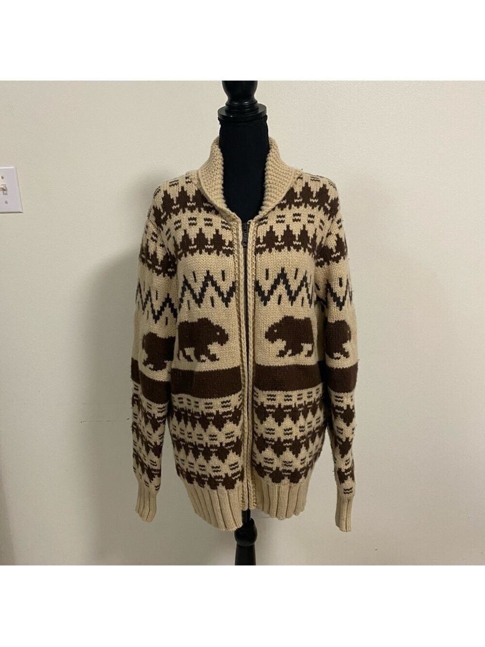 Levi’s Sweater Men’s Size Large 100% Wool Bear Wilderness full zip sweater